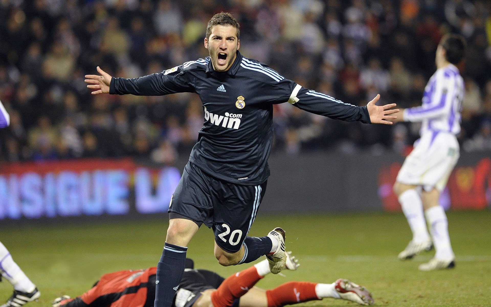 布鲁诺统治全场，当阿尔及利亚的战术铁蹄强压突尼斯